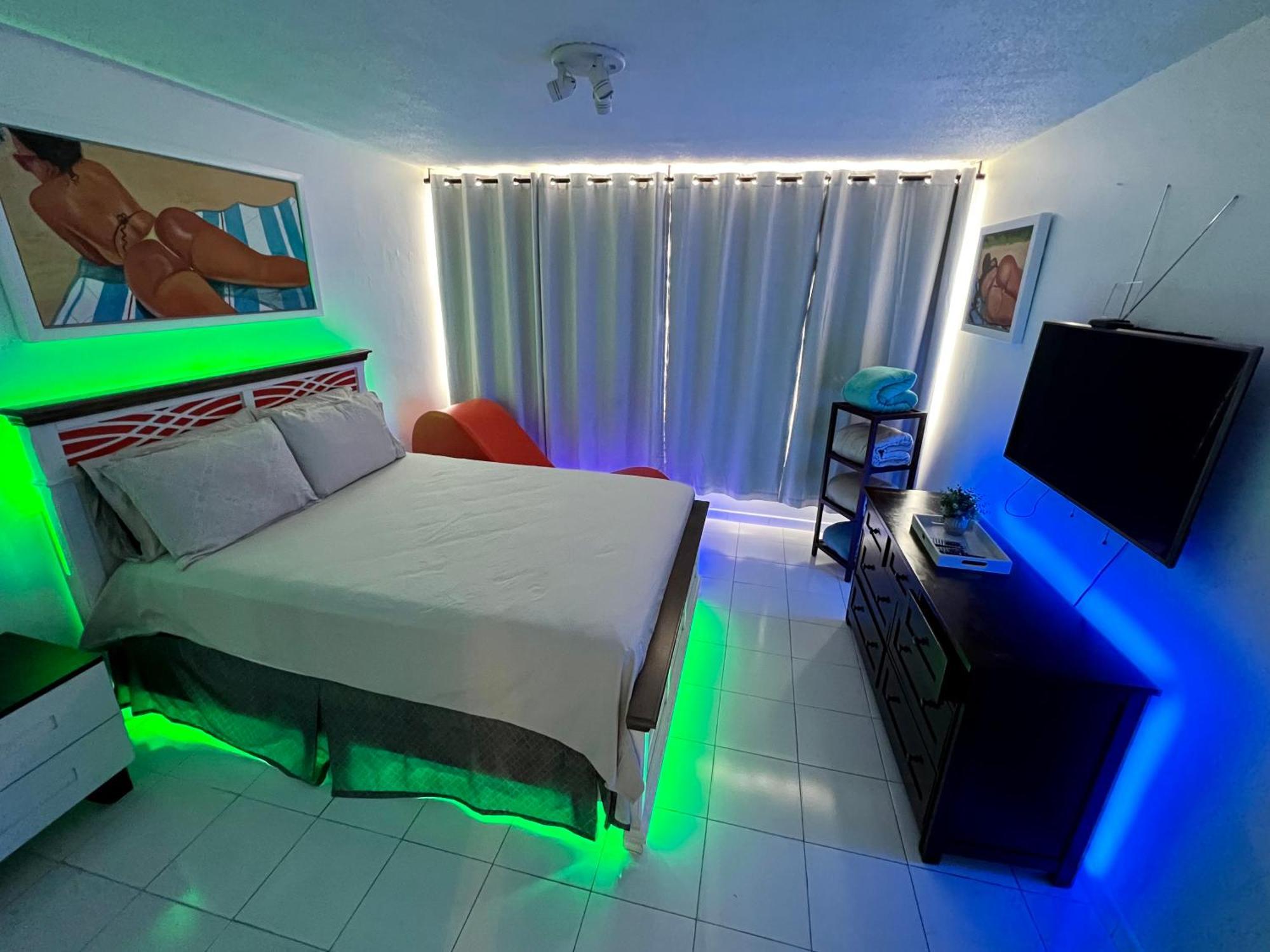 Beachfront Tropical Tantra Apartment ซานฮวน ภายนอก รูปภาพ